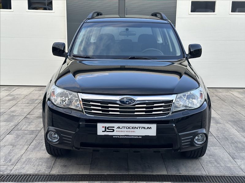 Subaru Forester 2,0 150PS  Comfort A/T 4x4 - fotka 3 z 50