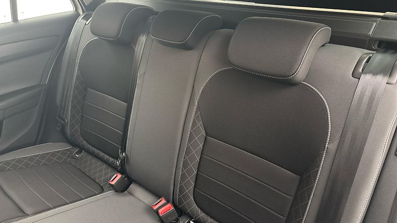 Škoda Fabia 1.0 TSI Ambition Combi - fotka 16 z 23