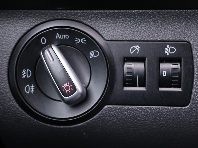 Volkswagen Touran 2,0 TDI 125kW DSG Highline - fotka 14 z 26