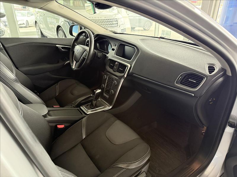 Volvo V40 2,0   D2 88kW,SERVISKA, - fotka 8 z 26