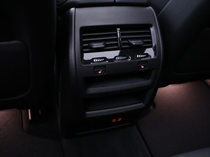 BMW X5 3,0 xDrive40d Mpacket - fotka 45 z 48