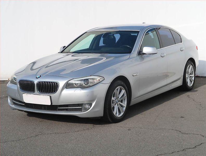 BMW Řada 5 (2012) 520d, Automat, Navi, Xenony - fotka 2 z 21