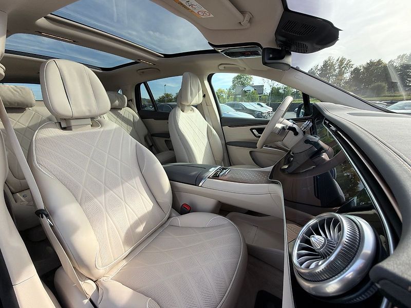 Mercedes-Benz EQS 500 4MATIC SUV AMG - fotka 28 z 39