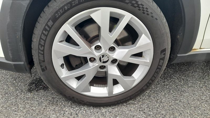 Škoda Octavia scout 4x4 DSG - fotka 32 z 44