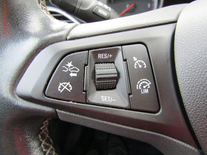 Opel Astra (2021) 1.5 CDTi, AT, LED, AC - fotka 18 z 20