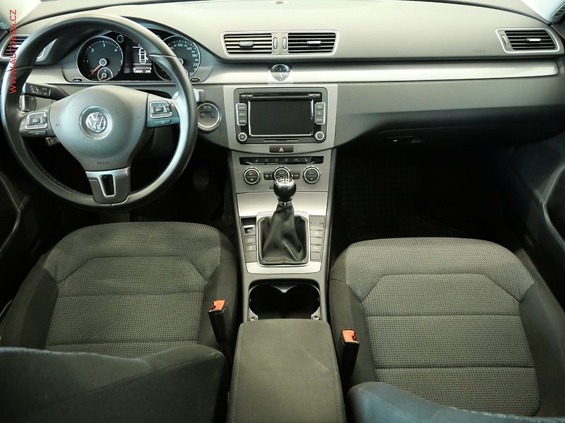Volkswagen Passat (2012) 2.0 TDI, ČR, servis.kniha - fotka 8 z 20