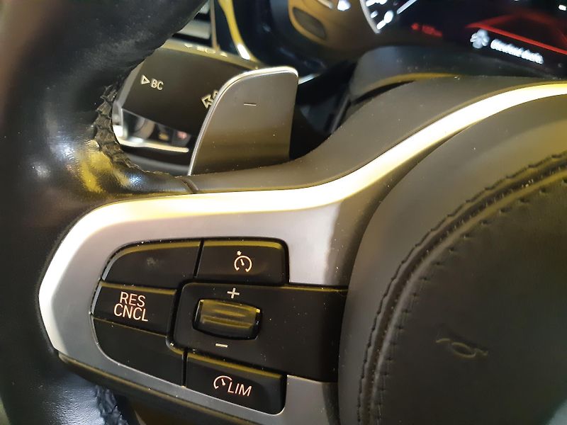 BMW Řada 5 520d XDRIVE M-PAKET - fotka 19 z 32