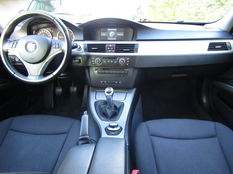 BMW Řada 3 (2008) 2.0D 130kW  2 SADY KOL - fotka 15 z 43