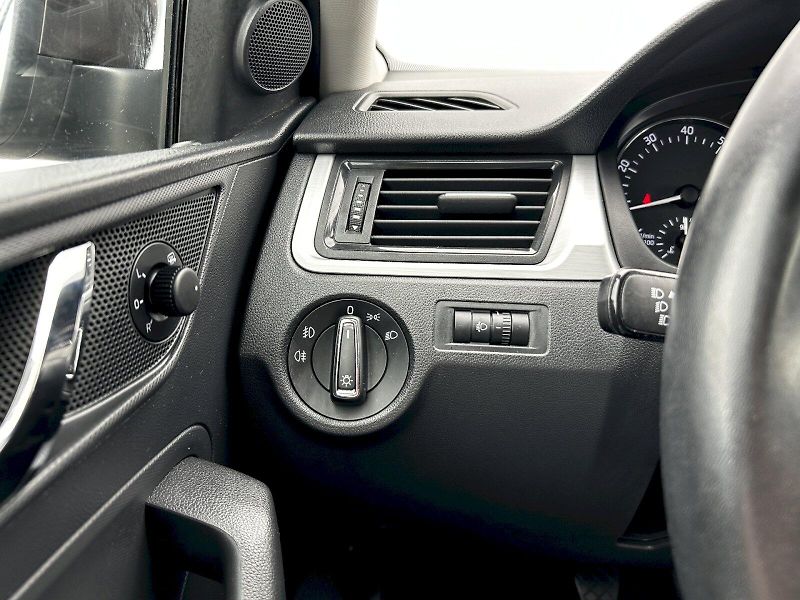 Škoda Rapid (2015) Spaceback 1.2 TSI 81kW MP6 Amb - fotka 7 z 31