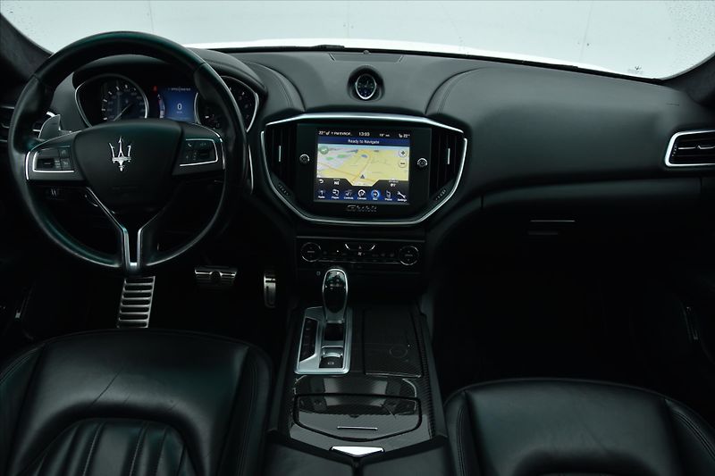 Maserati Ghibli 3.0 S Q4 302kW NAVI - fotka 13 z 29