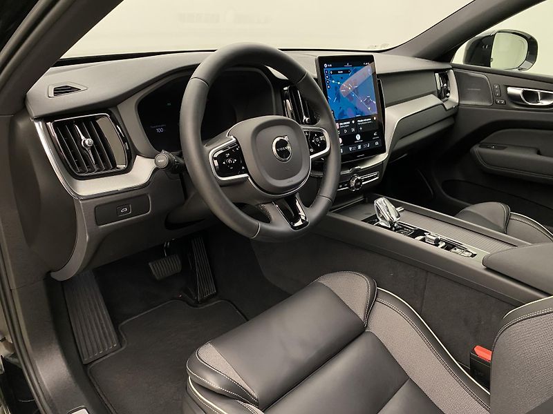 Volvo XC60 B5 AWD BLACK EDITION AUT CZ - fotka 4 z 60