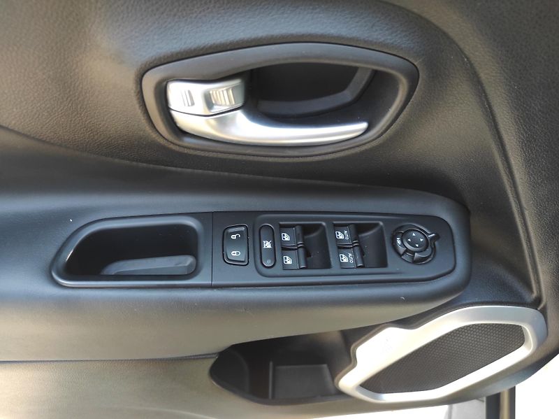 Jeep Renegade 1.4MultiAir, Limited, Tempomat - fotka 24 z 48