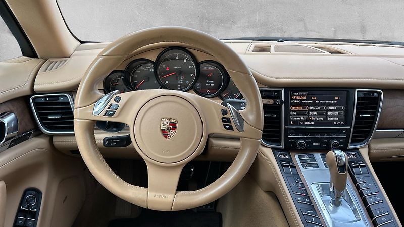 Porsche Panamera 4 - fotka 20 z 29