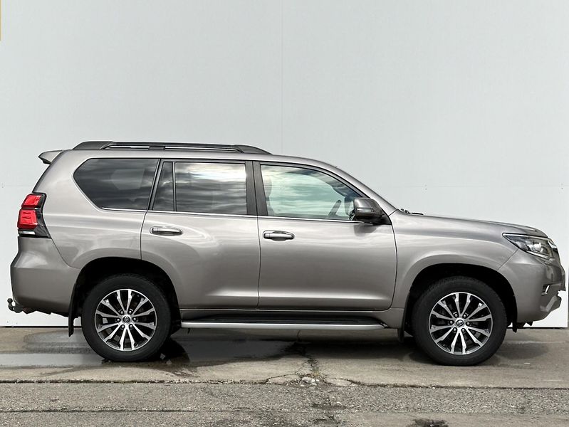 Toyota Land Cruiser 2.8 D-4D AT AWD 130 kW Executi - fotka 3 z 28