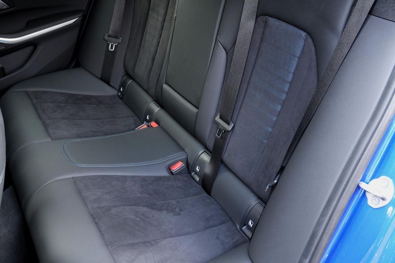 BMW Řada 3 M340i xD,Tažné, H/K, 360°, ACC - fotka 31 z 36