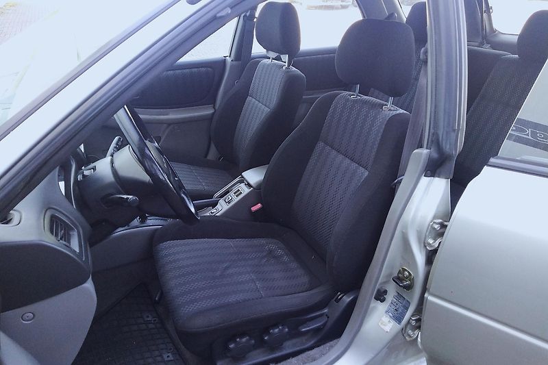 Subaru Impreza (2000) 2.0 4WD - fotka 9 z 17