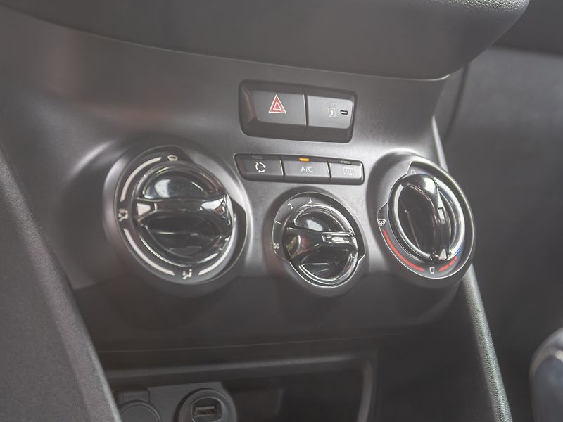 Peugeot 208 (2016) ČR 1.6HDI – PO SERVISU - fotka 23 z 45