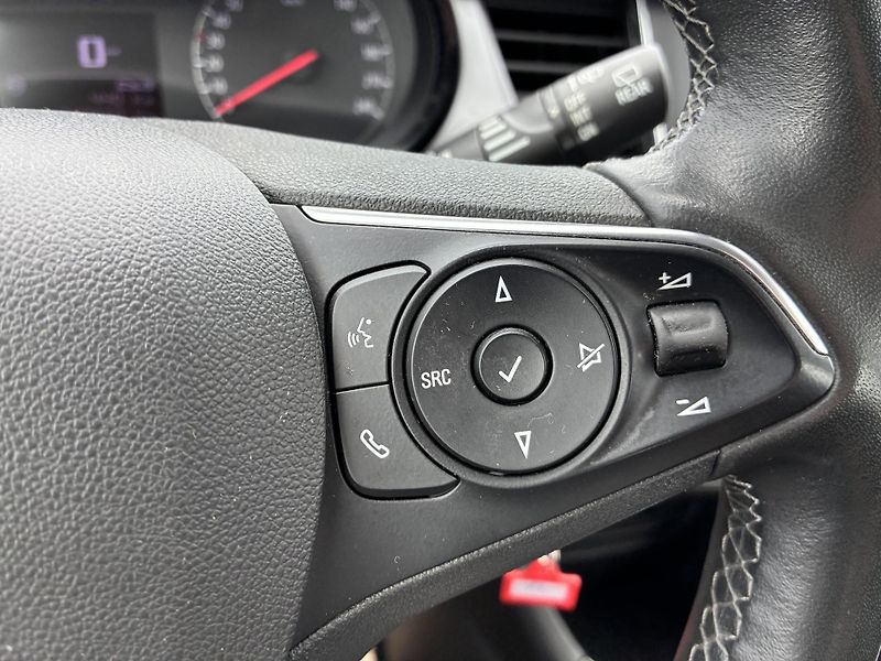 Opel Crossland 1,2T-81KW,LED,LIMITED,CARPLAY - fotka 25 z 30