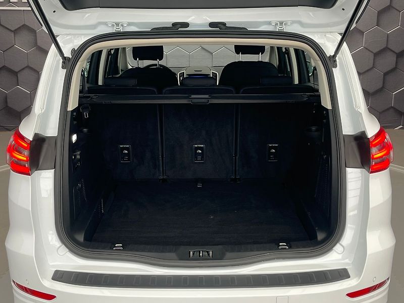 Ford S-MAX 2.5 Duratec FHEV TITANIUM - fotka 41 z 60