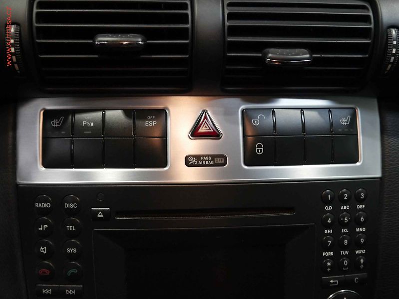 Mercedes-Benz CLC (2010) 1.6 i, ČR, AT, xenon, AC - fotka 14 z 17