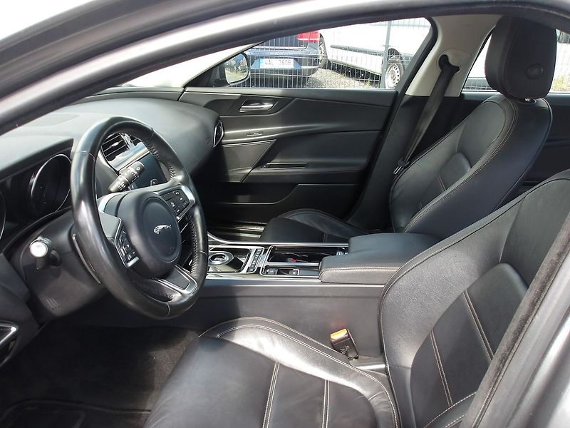 Jaguar XE 2,0D 120kW NAJ:133000km !!! - fotka 16 z 34