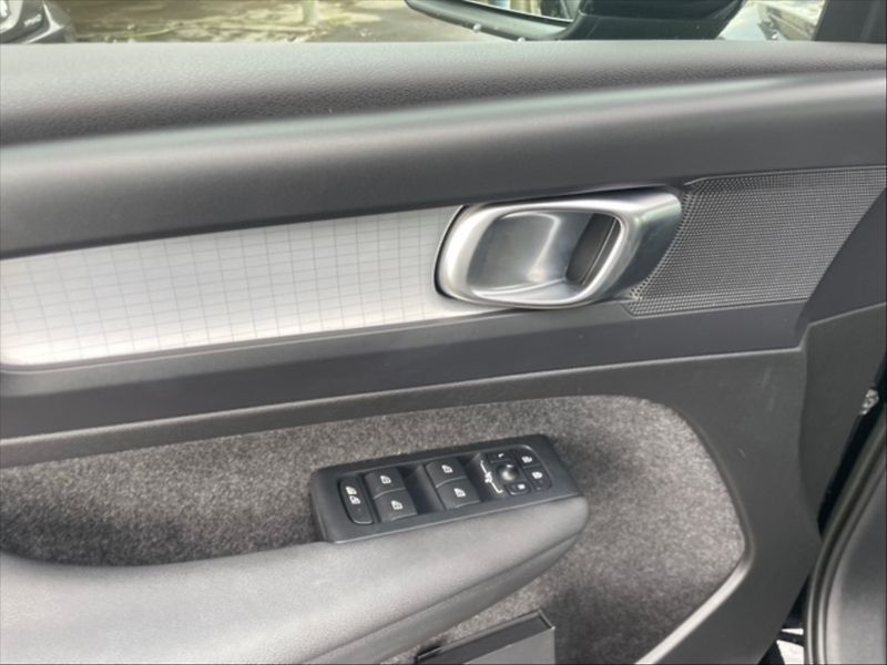 Volvo XC40 2,0 B4 Core AT - fotka 11 z 11