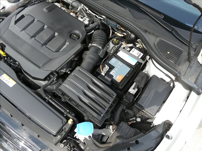 Volkswagen Golf 2,0 TDi VIII 2x kola,LED,CEBIA - fotka 39 z 49