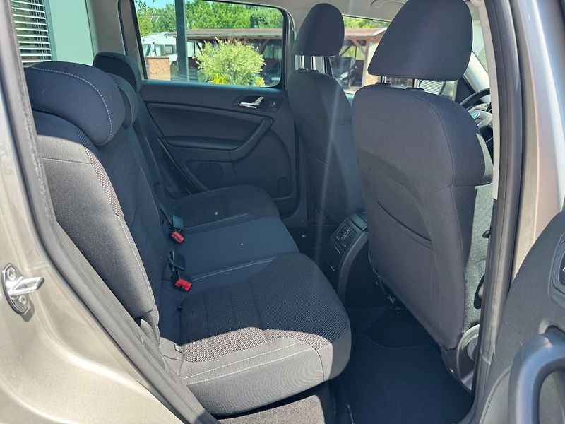 Škoda Yeti (2012) Elegance 1,2 TSI 77 Kw - fotka 23 z 37