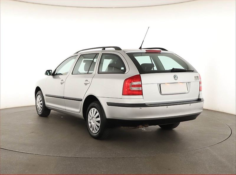 Škoda Octavia (2006) 1.9 TDI 4x4, 4X4, ČR,1.maj - fotka 4 z 11