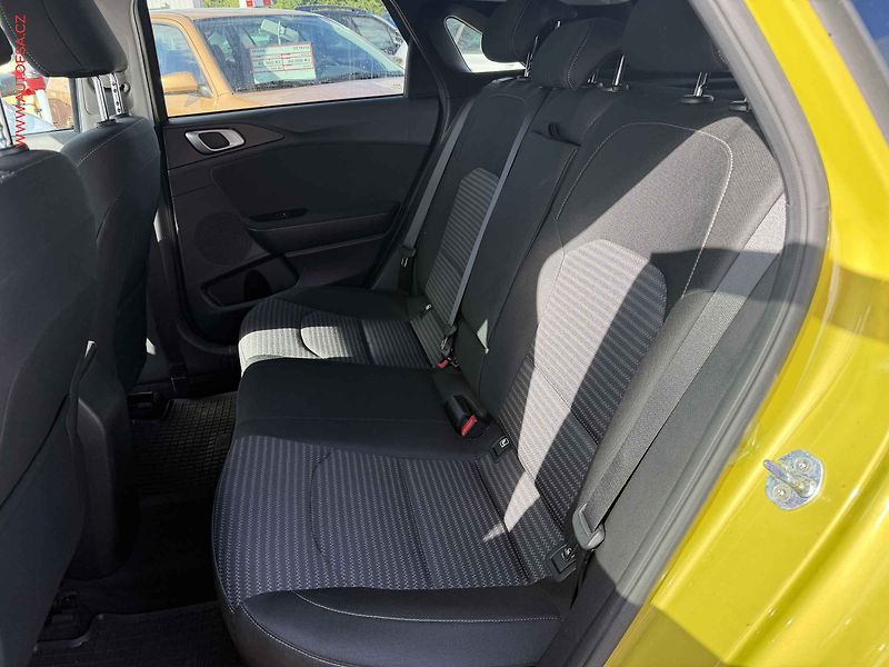 Kia Ceed (2022) 1.5 T-GDi, 1.maj,ČR - fotka 10 z 17