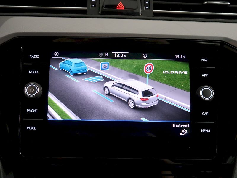 Volkswagen Passat (2023) BUSINESS PREMIUM 2.0TDI 110KW - fotka 25 z 36