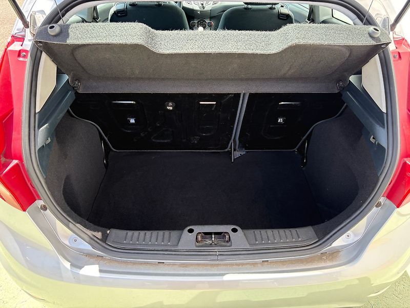 Ford Fiesta 1.3i, 44kW, Klima, Výhřevy - fotka 13 z 15