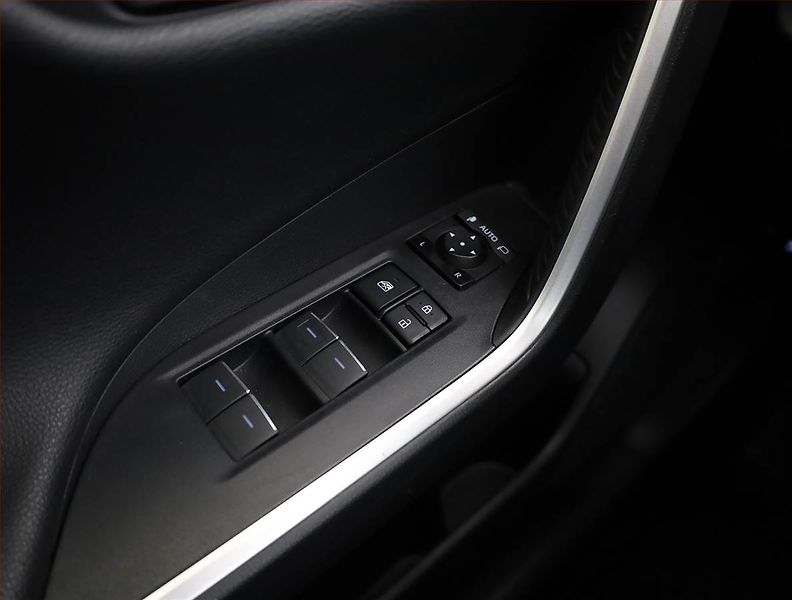 Toyota RAV4 (2024) 2.5 Hybrid - fotka 15 z 16