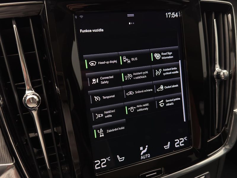 Volvo V90 CC D4 AWD MOMENTUM PRO  - fotka 37 z 47