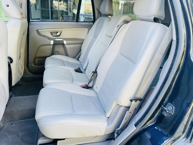 Volvo XC90 2.4D5 136KW 4x4 AUT SERVISKA - fotka 27 z 42