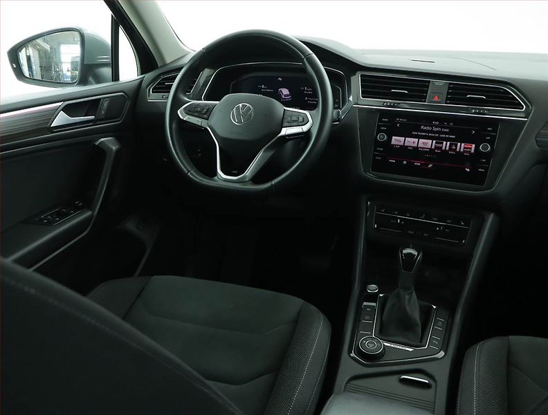 Volkswagen Tiguan Allspace (2023) 2.0 TDI - fotka 7 z 17