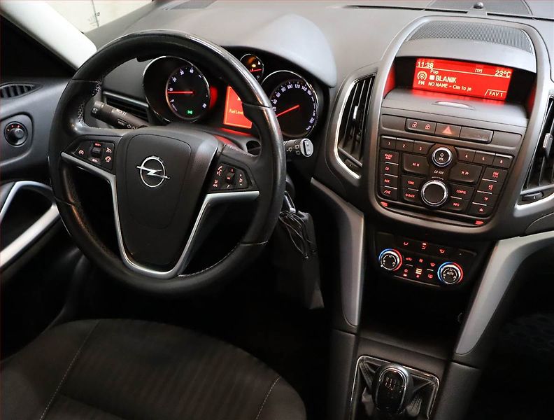 Opel Zafira (2012) 1.4 Turbo, 7 míst, Tempomat - fotka 7 z 18