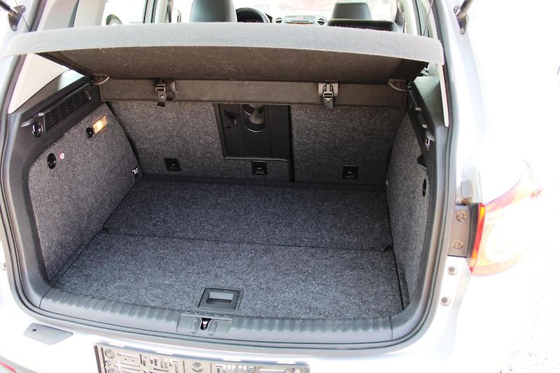 Volkswagen Tiguan (2010) REZERVACE - fotka 11 z 15