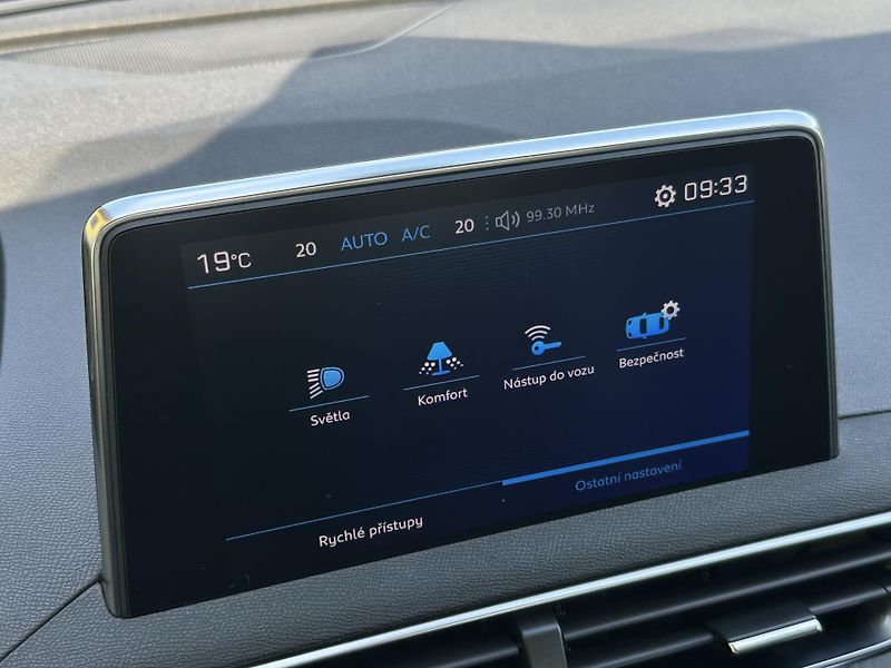 Peugeot 3008 (2018) 1.2/96kW *2.Maj *   - fotka 17 z 42