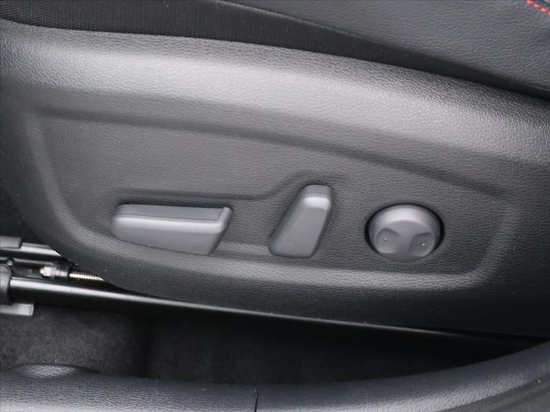 Kia Ceed 1,6 T-GDI 150kW Aut. GT CZ - fotka 15 z 27