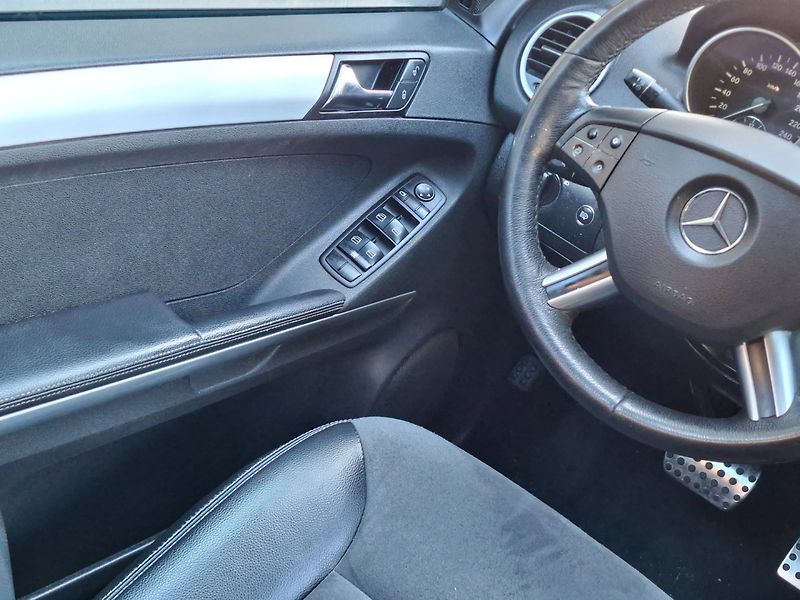 Mercedes-Benz Třídy M (2007) 320CDI 165kW 4MATIC - fotka 11 z 35