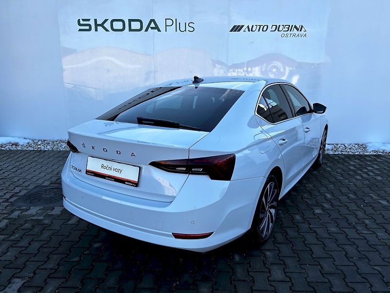 Škoda Octavia (2023) 1.5 TSI 110kW MP6 Style - fotka 2 z 35
