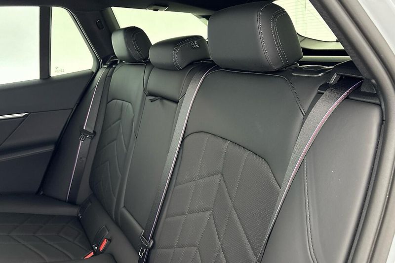BMW Řada 5 540d xDrive Touring - fotka 8 z 24