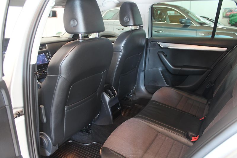 Škoda Octavia (2015) 1.6 TDI Navi Tažné Elegance - fotka 18 z 31