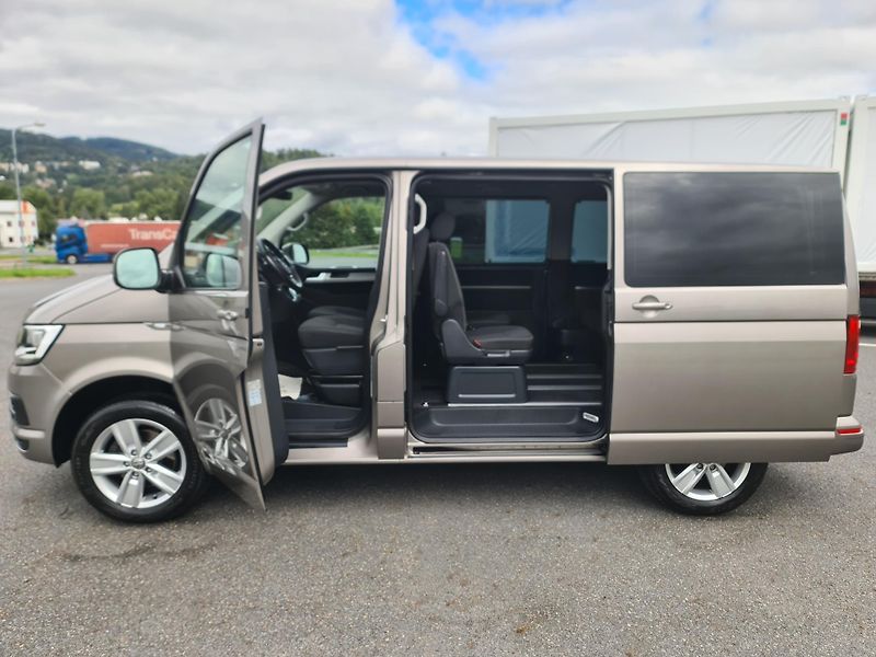 Volkswagen Multivan (2016) T6 2.0 TDi 110-KW NAVI OLOMOUC - fotka 11 z 103