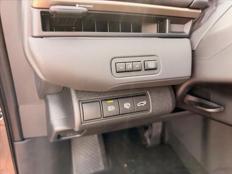 Toyota bZ4X Style 4x4 Touring - fotka 10 z 14