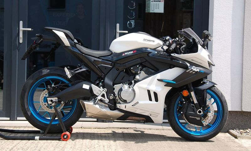 CFMOTO (2026) 675 SR-R WHITE - fotka 1 z 25