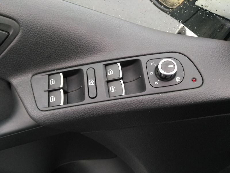 Volkswagen Tiguan 2,0 TDI 4Motion /103 kW/ - fotka 12 z 34