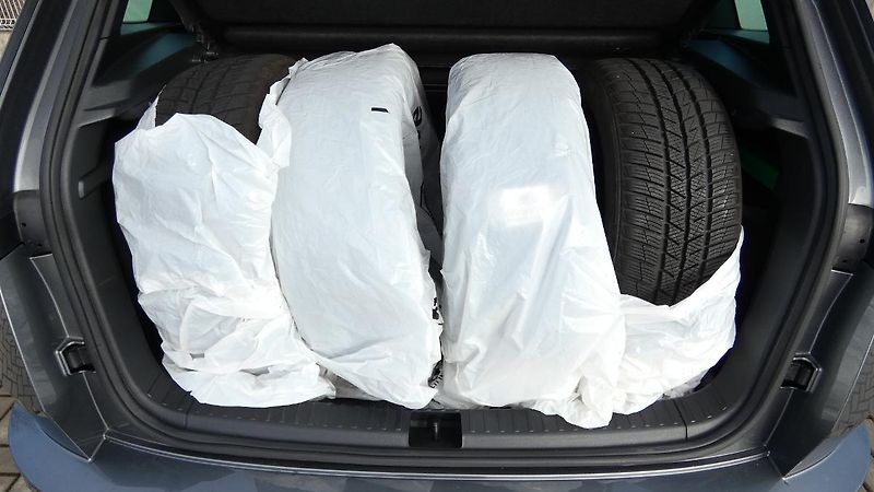 Škoda Karoq 1,5 TSI Sportline - fotka 21 z 23