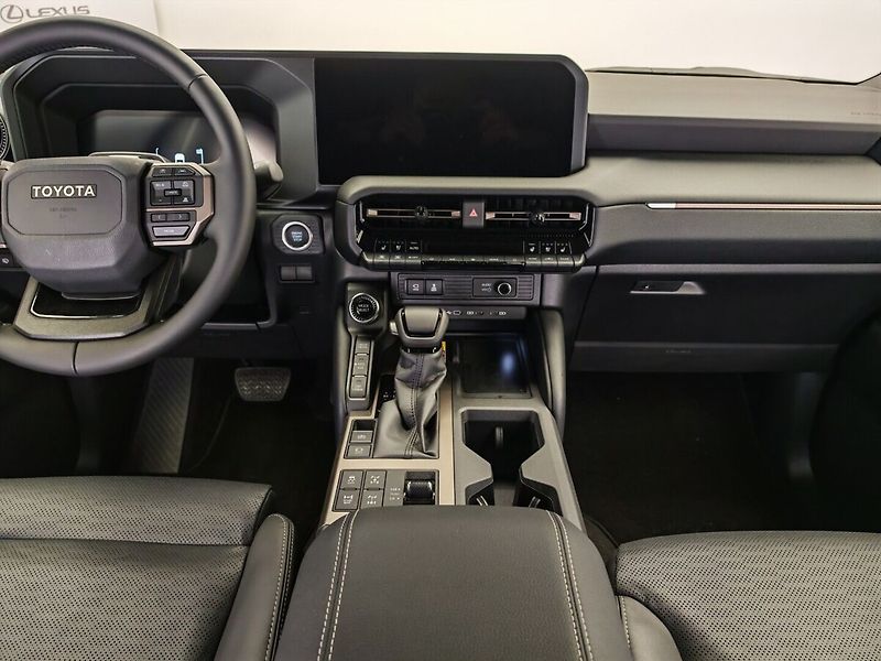 Toyota Land Cruiser 2.8 D-4D 204 k Executive AT - fotka 12 z 43